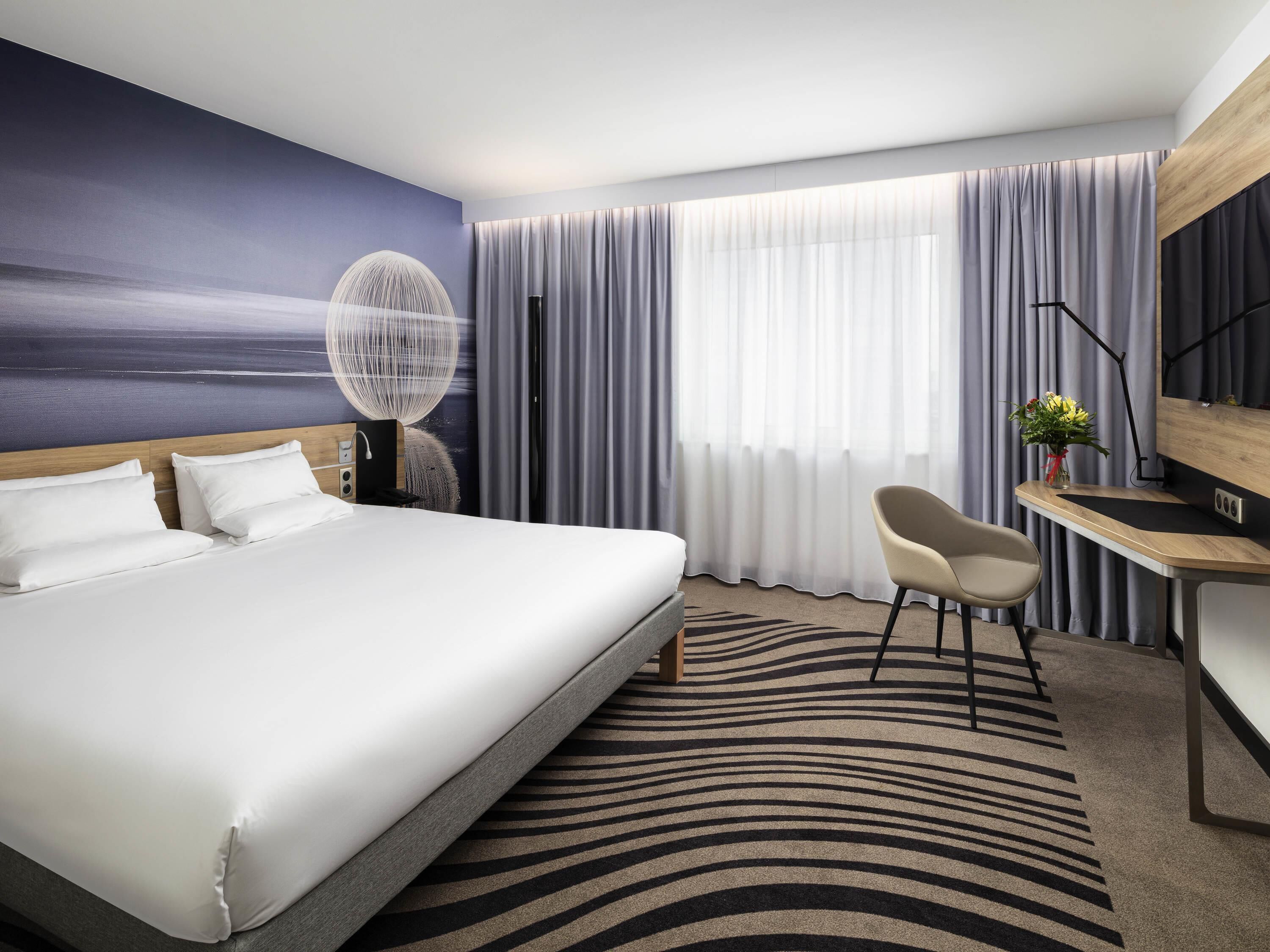 Superior Room, 1 Queen Bed (Modern and Trendy)