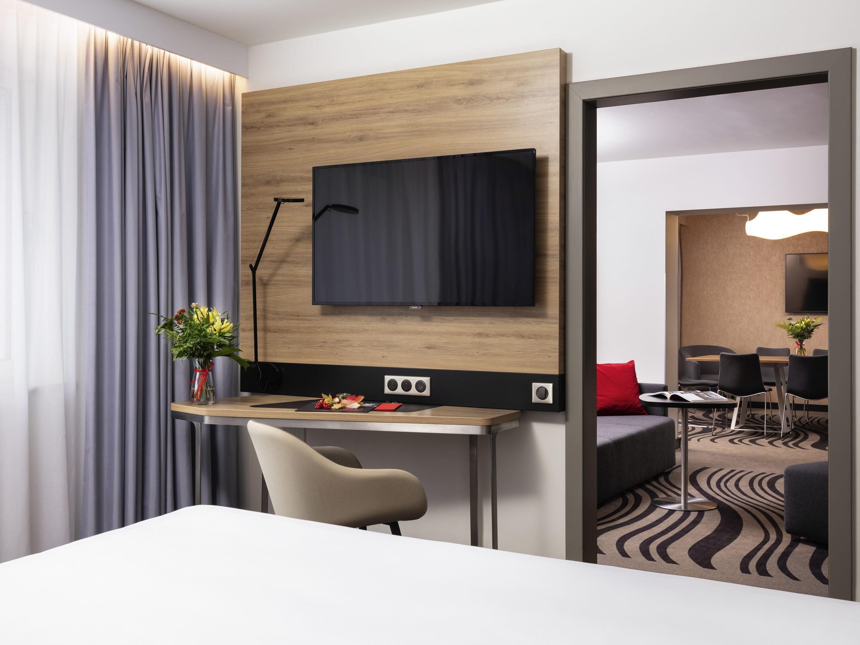 Apartment, 1 King Bed | Hypo-allergenic bedding, desk, laptop workspace, blackout drapes