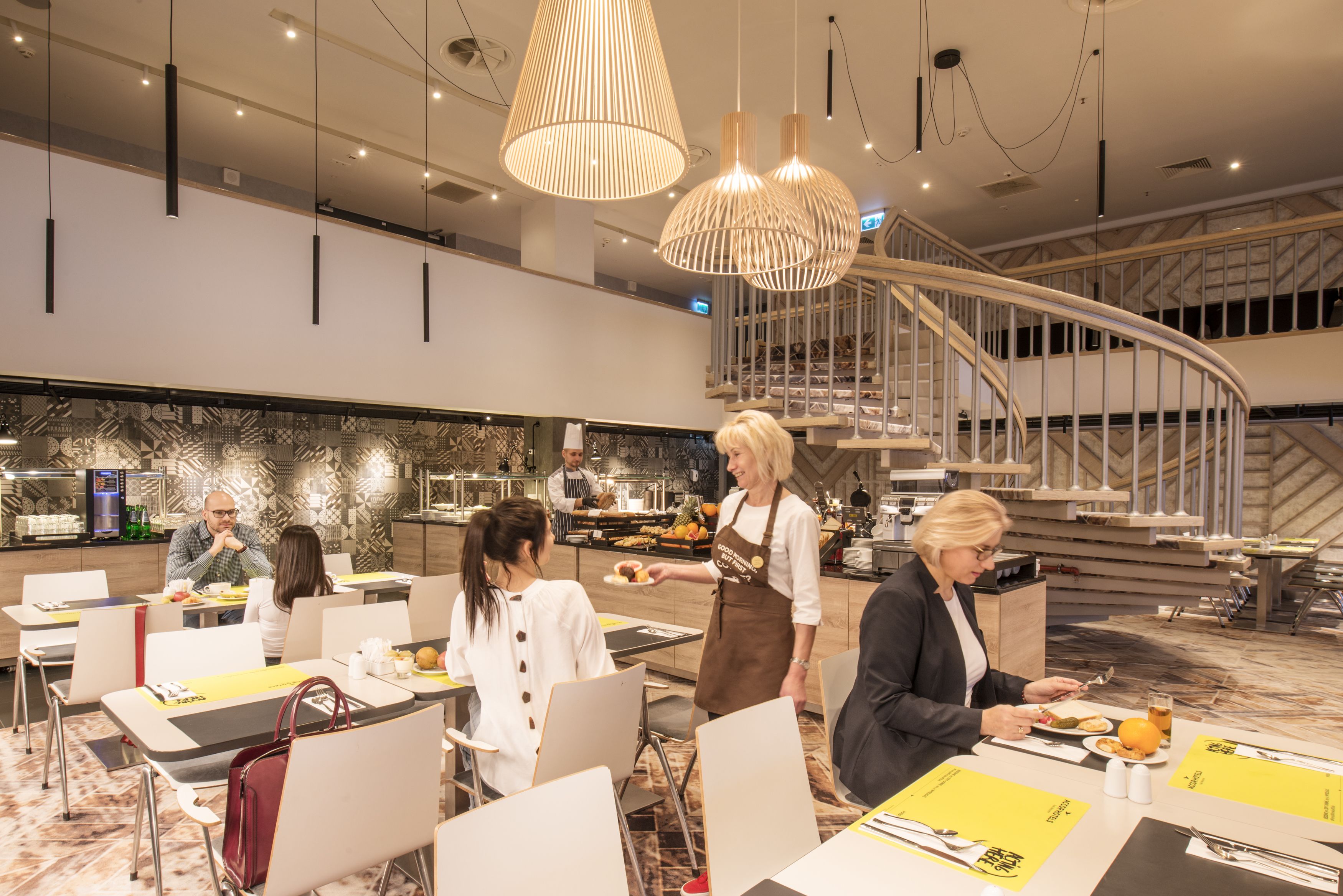 daily buffet breakfast (pln 80 per person)