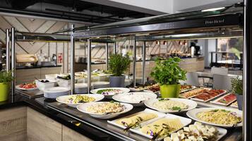 Daily buffet breakfast (PLN 80 per person)