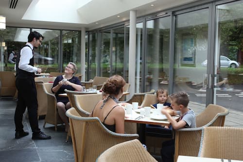 2 ristoranti; aperti a colazione, a pranzo, e a cena