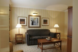 디럭스 스위트 | 객실 내 금고, 책상, 노트북 작업 공간, 암막 커튼