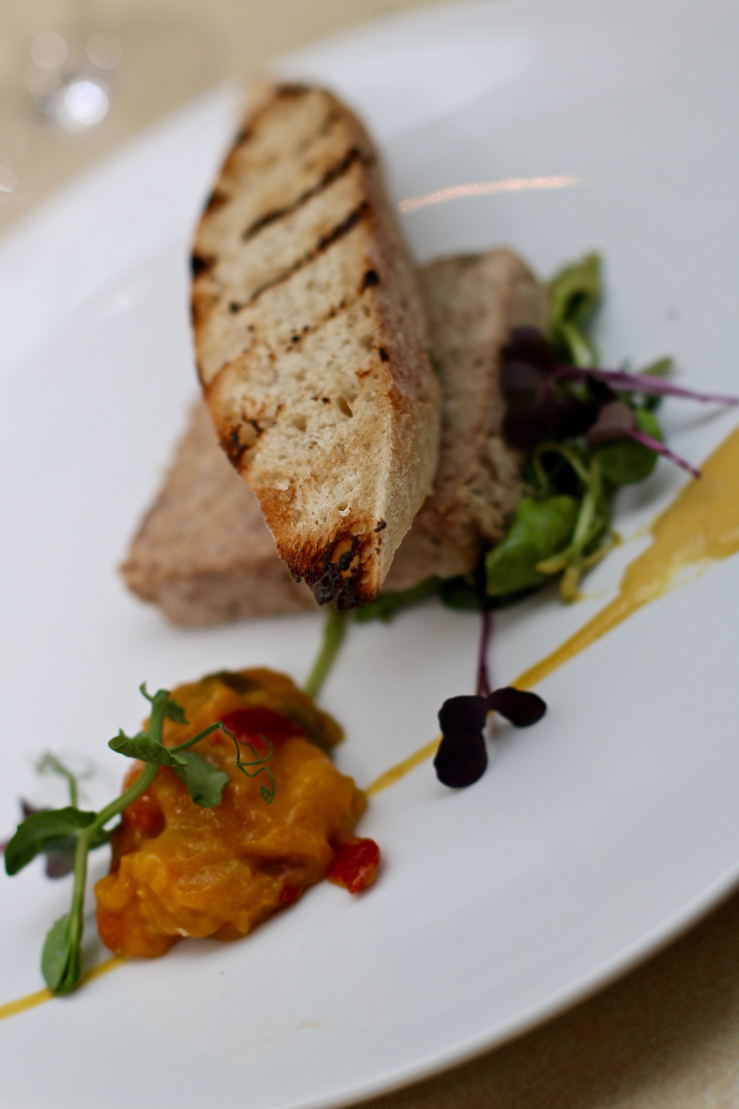 2 restaurants, breakfast served