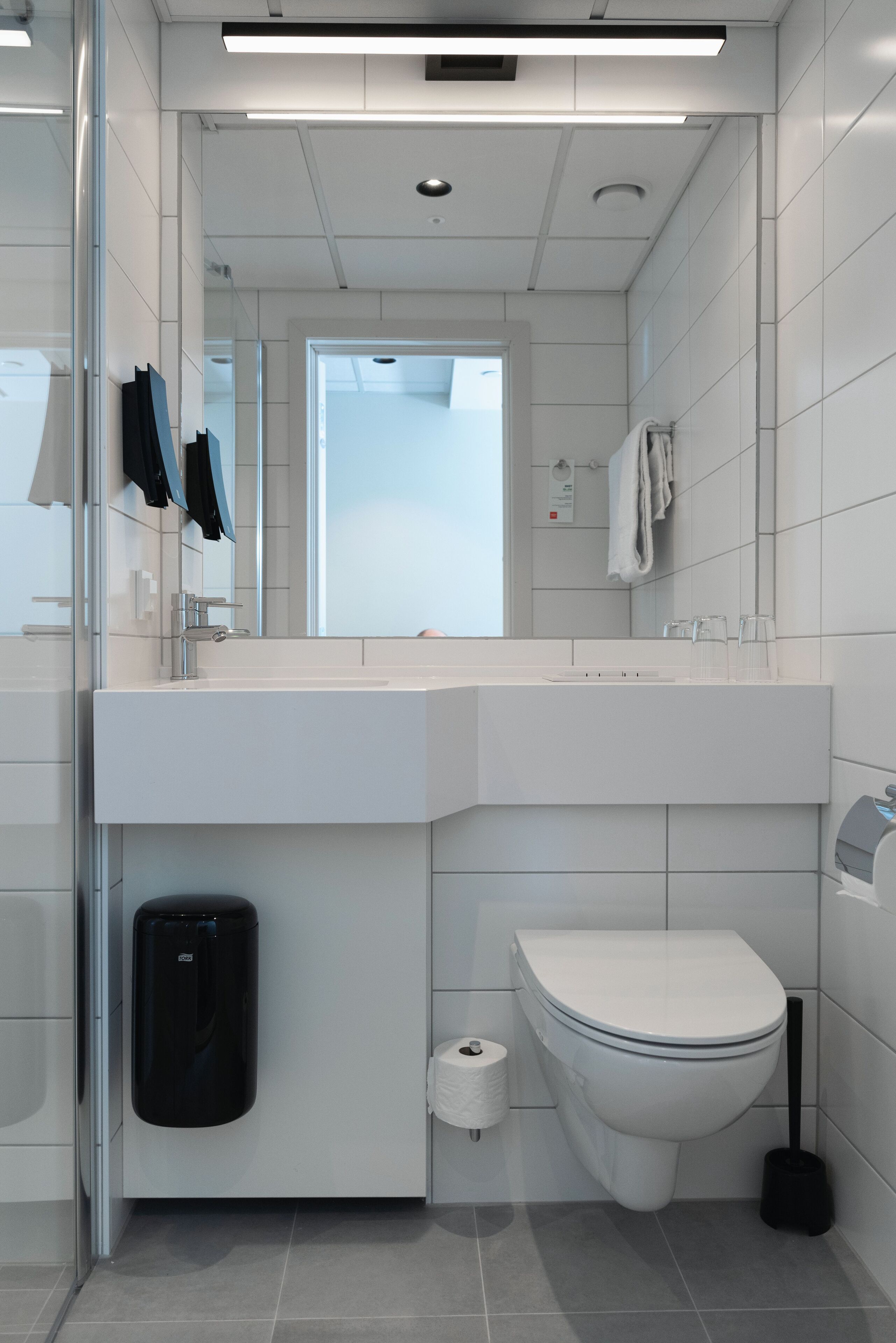 blackout curtains, free wifi, bed sheets