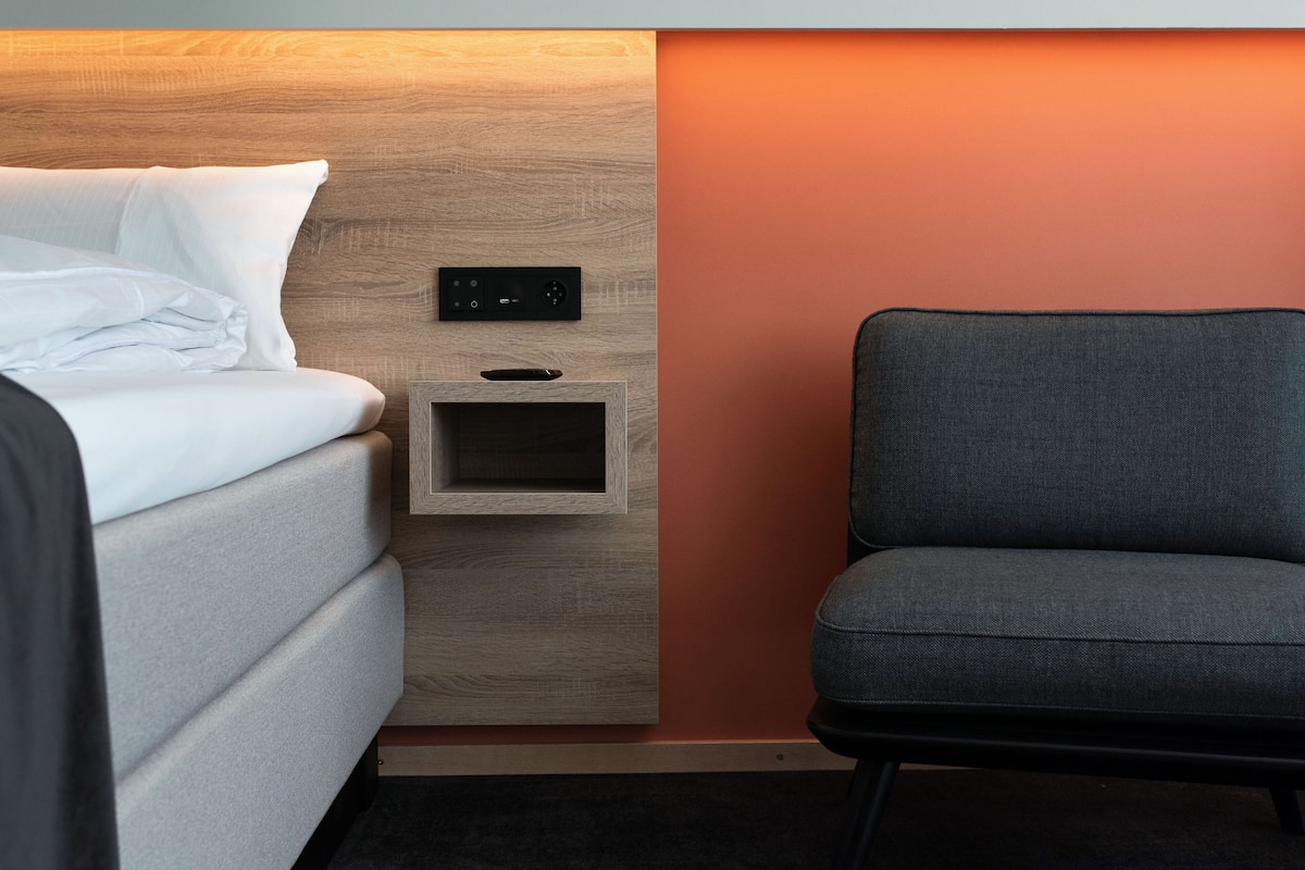 business room, non smoking | blackout curtains, free wifi, bed sheets