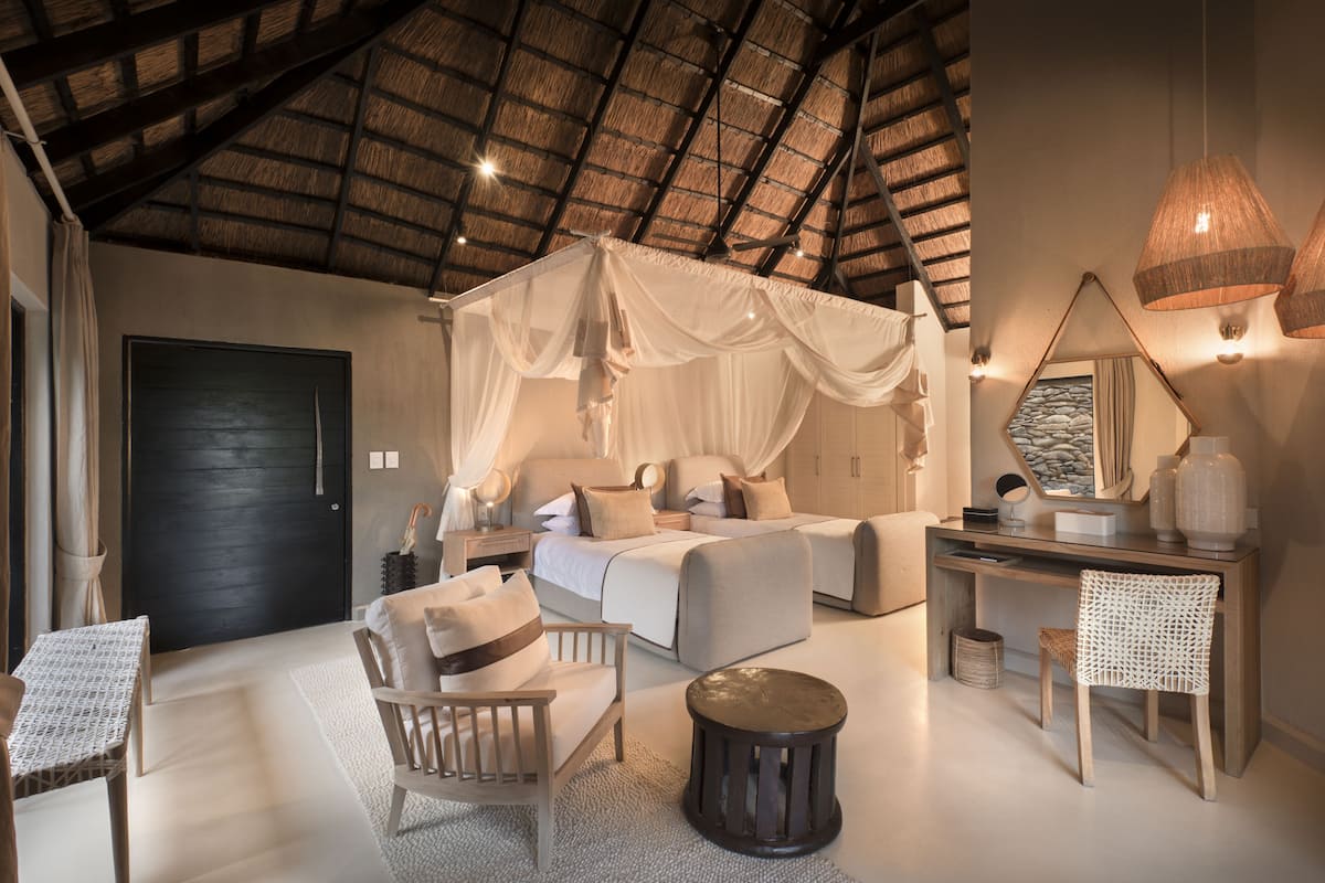 Camera Luxury (River Lodge) | Biancheria da letto di alta qualità, minibar, una cassaforte in camera