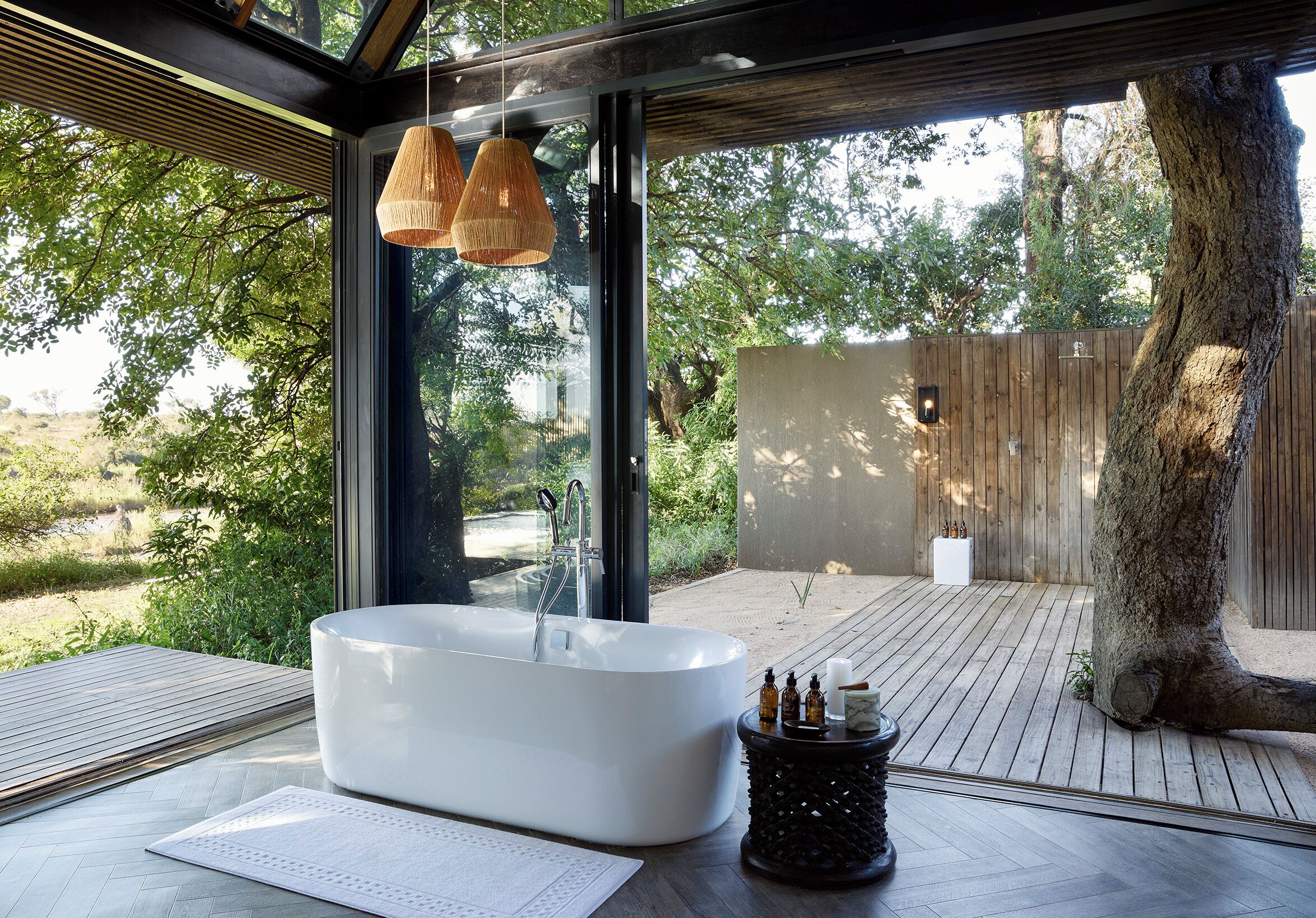 River Suite | Bathroom | Separate tub and shower, designer toiletries, hair dryer, bathrobes