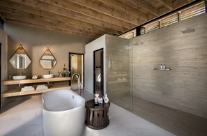 Suite (River Suite) | Bathroom | Separate bathtub and shower, designer toiletries, hair dryer, bathrobes - Lion Sands River Lodge (Skukuza)