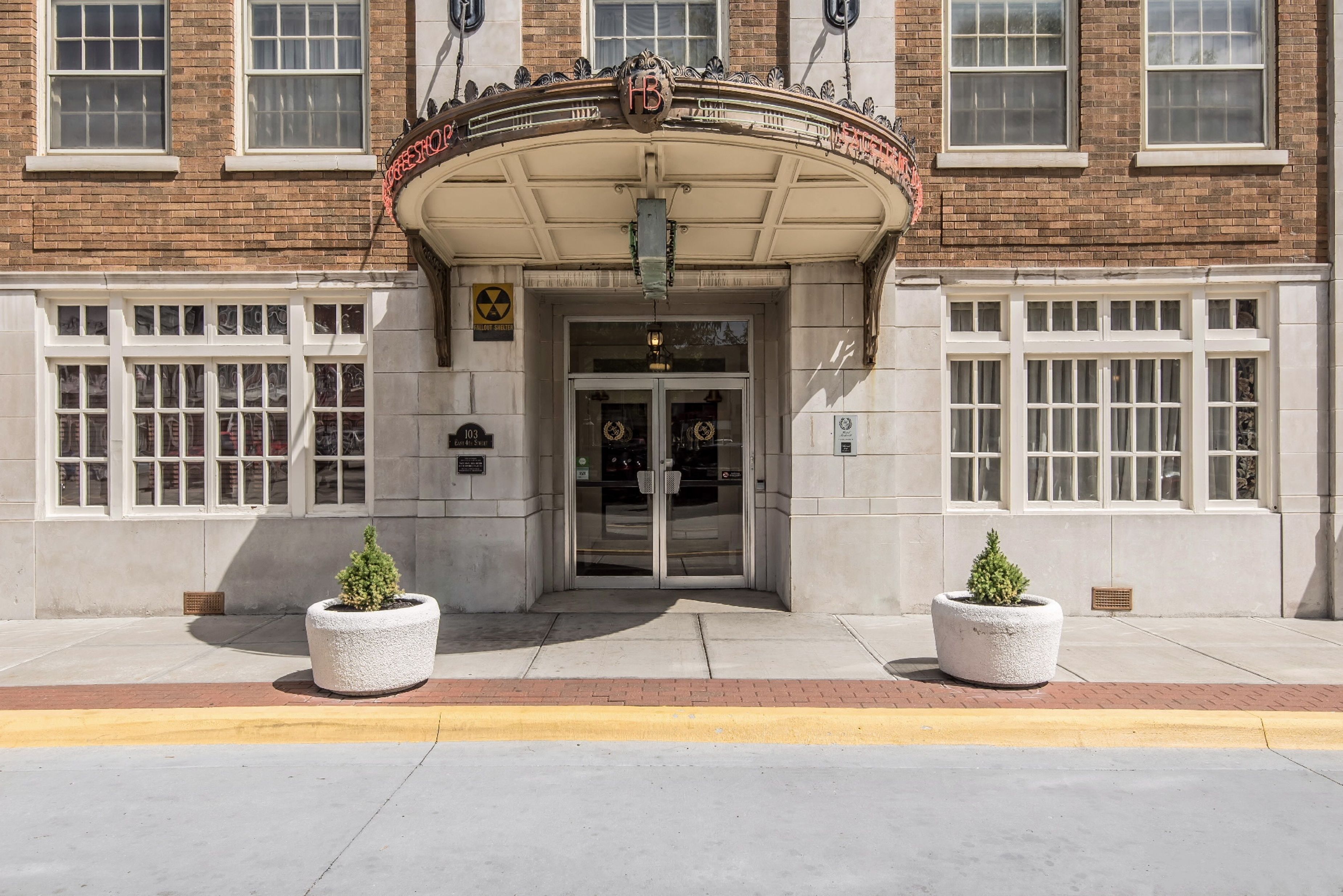 Vista frontal de la propiedad