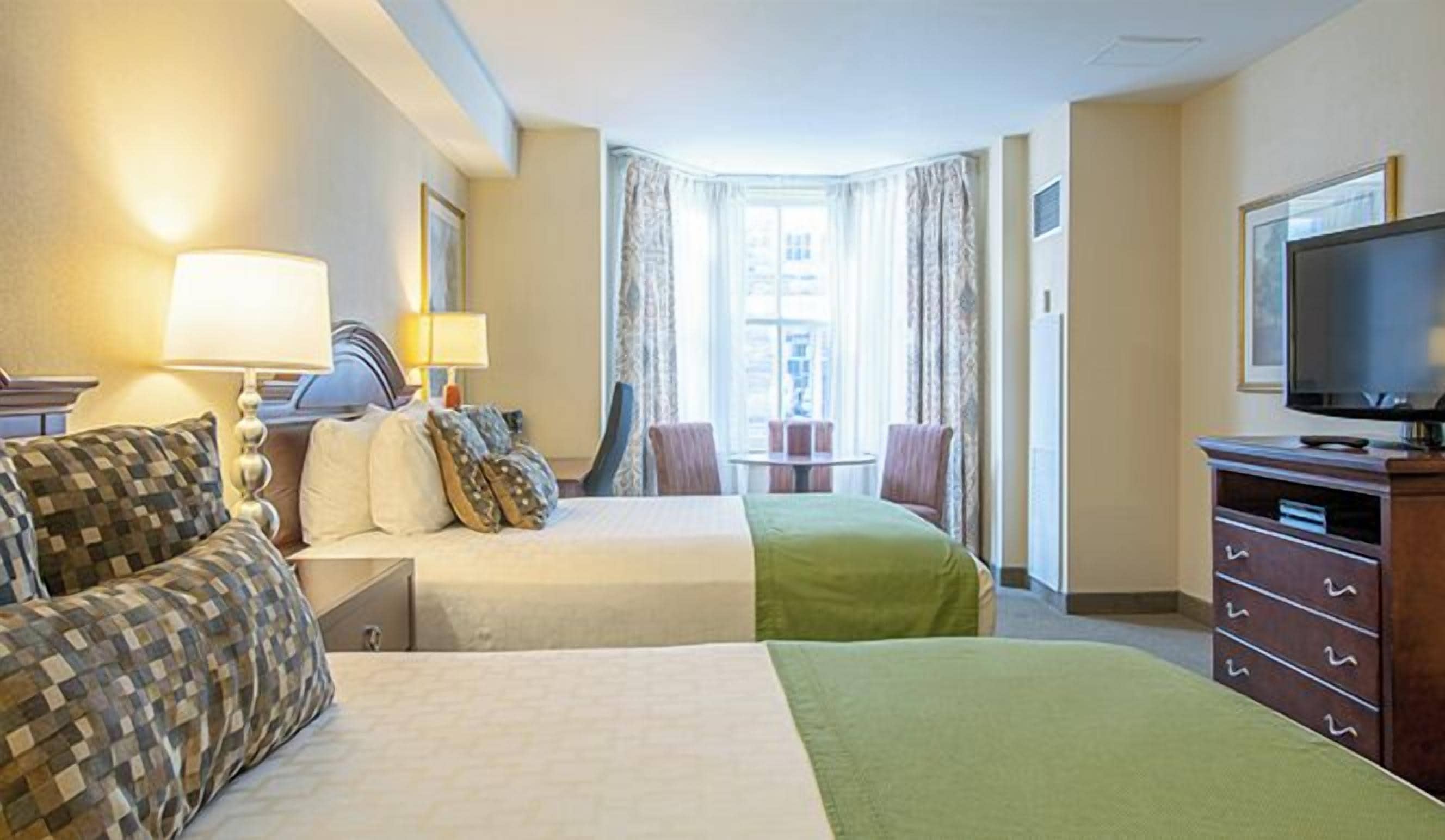 Premium bedding, in-room safe, desk, laptop workspace