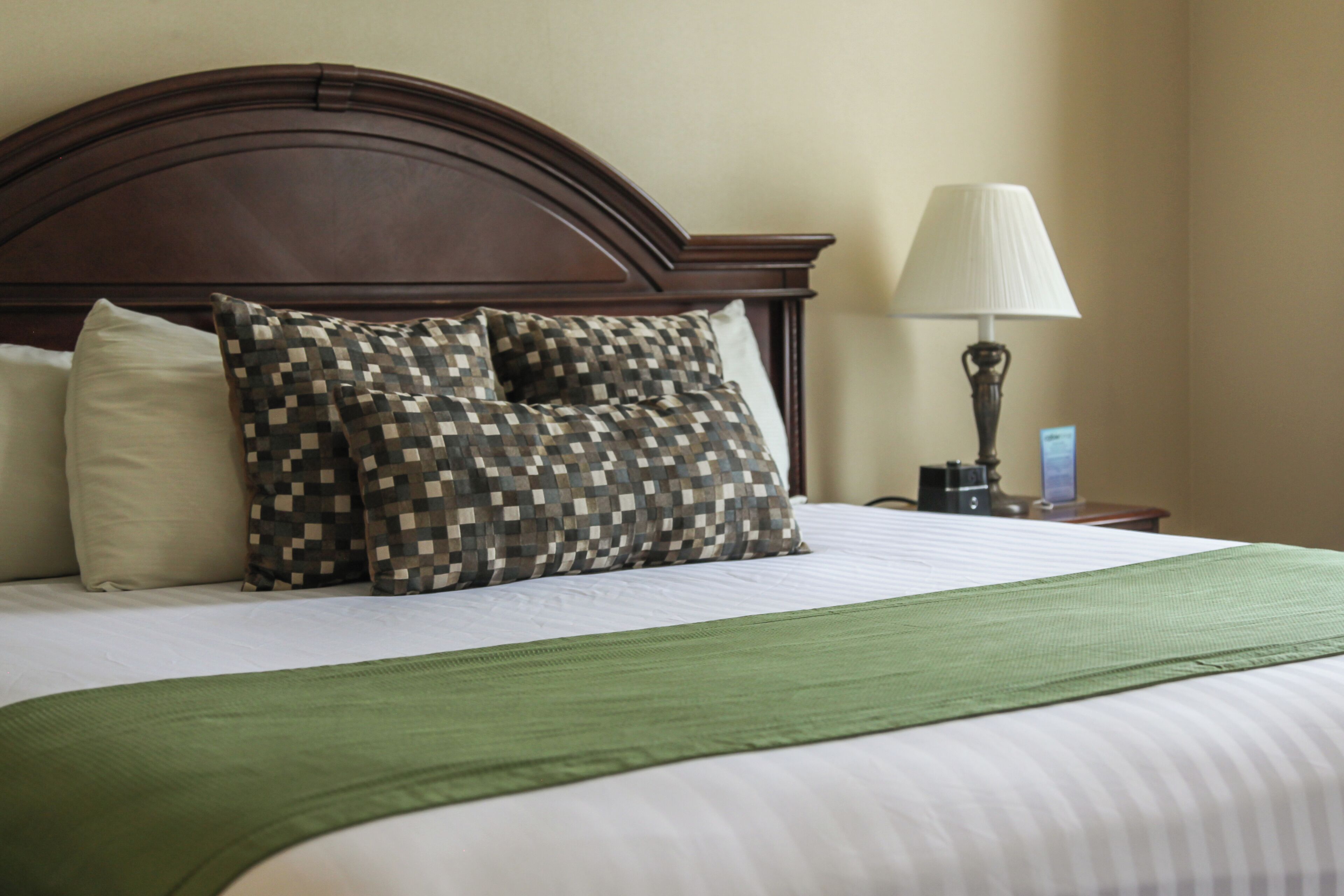 37-吋 LCD 液晶電視，提供有線頻道