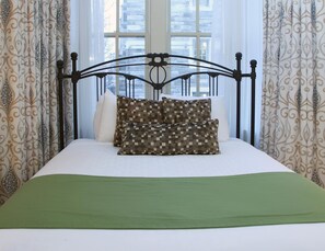 Premium bedding, in-room safe, desk, laptop workspace