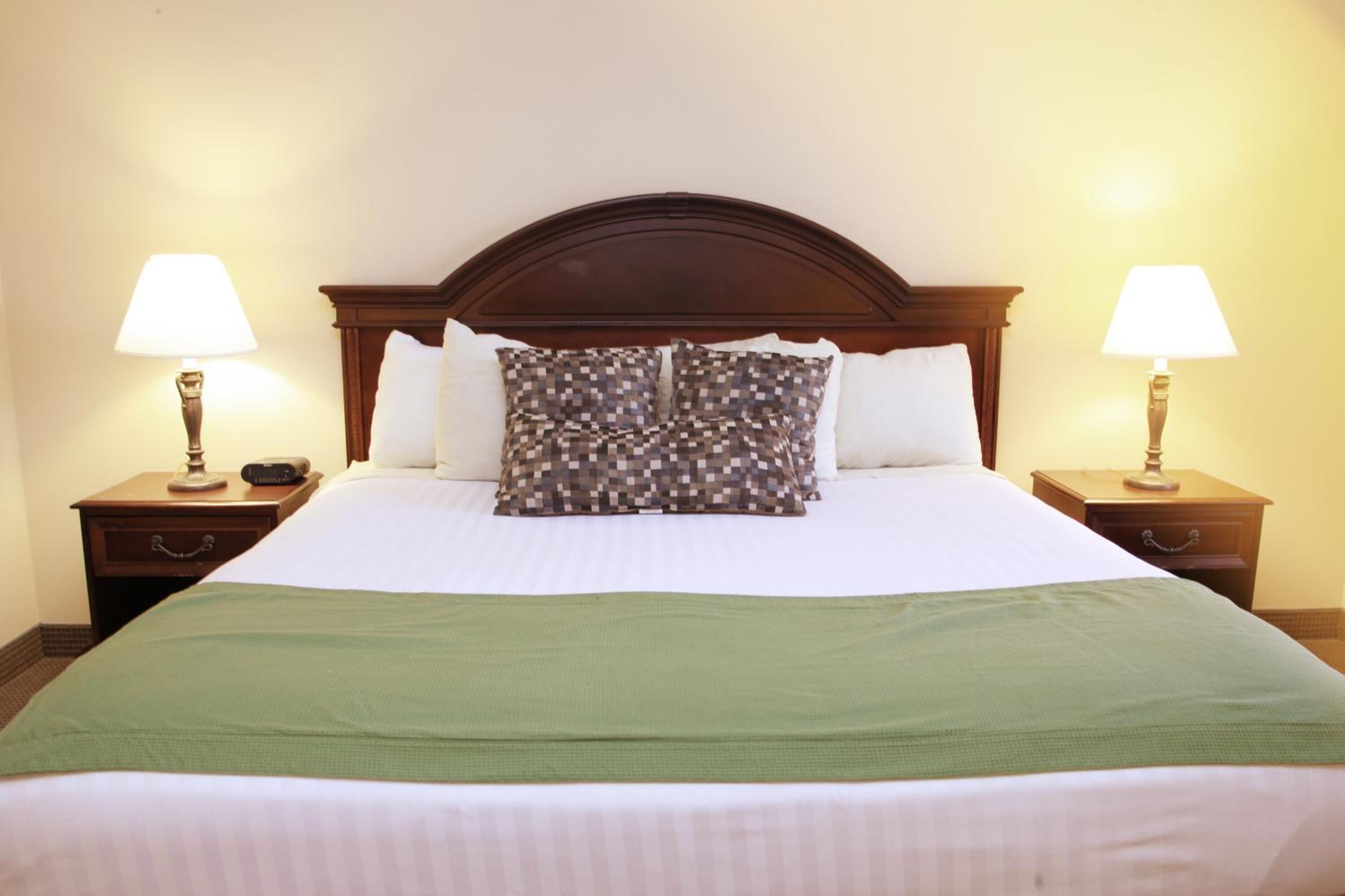 premium bedding, in-room safe, desk, laptop workspace