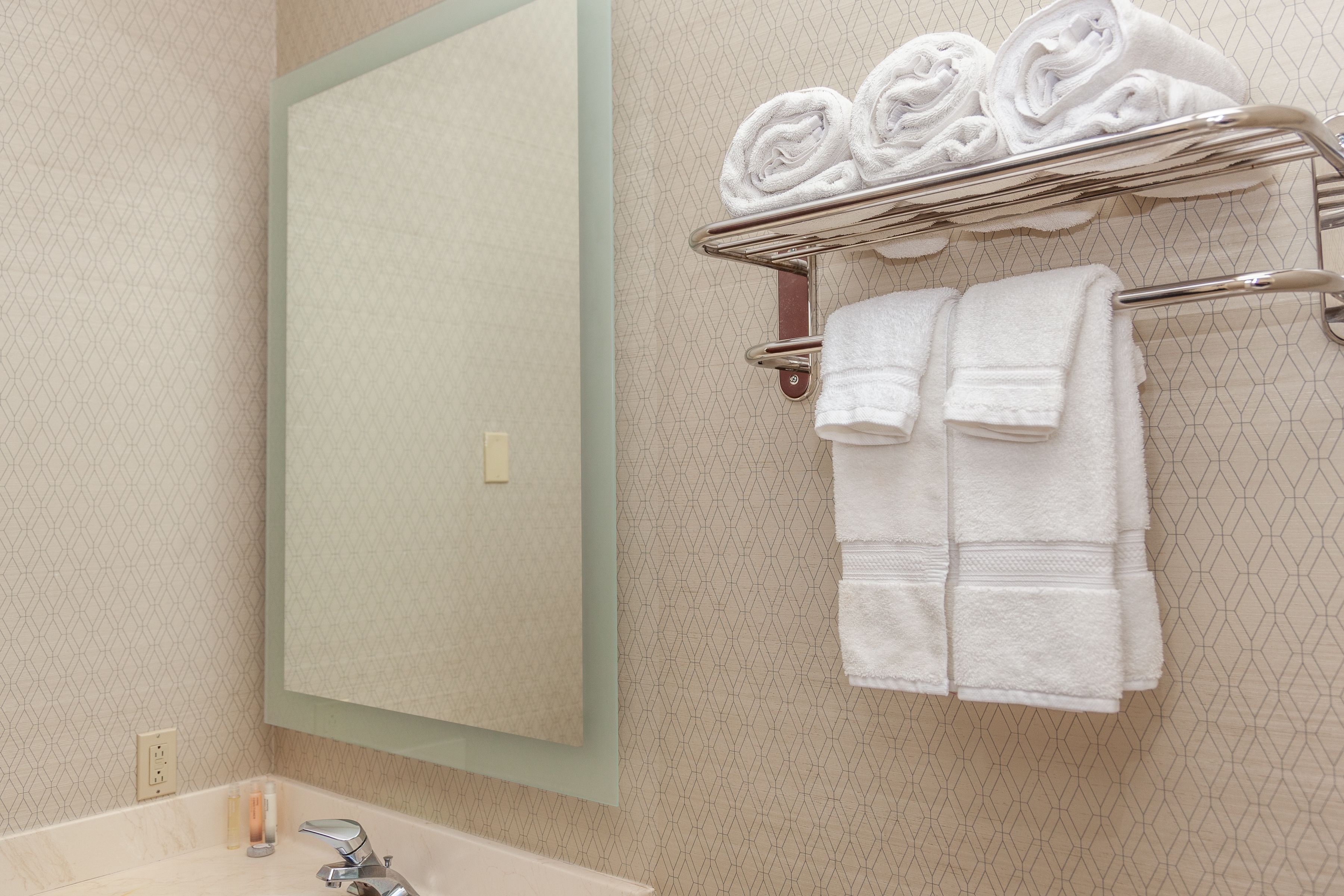 combined shower/bathtub, deep-soaking bathtub, free toiletries