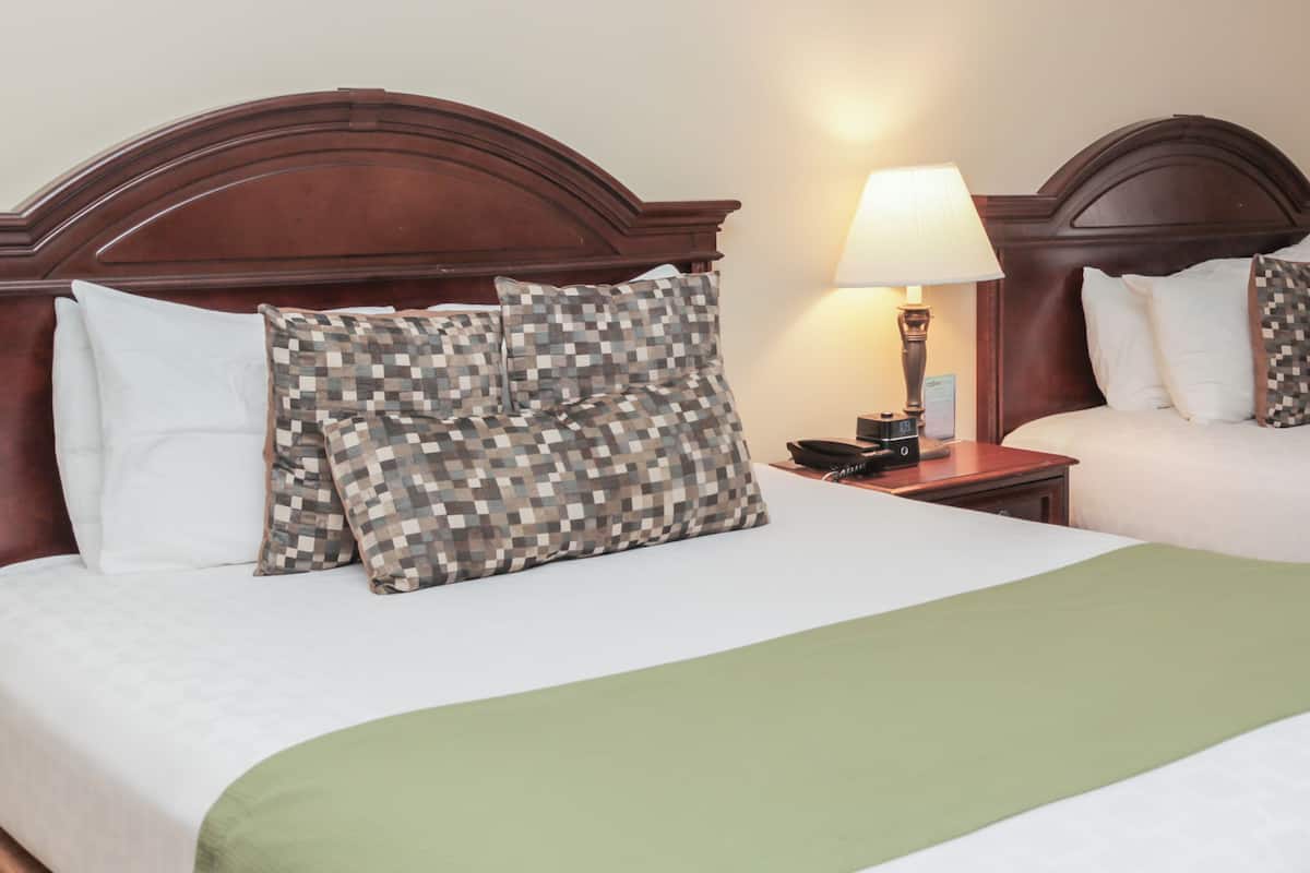 Premium bedding, in-room safe, desk, laptop workspace