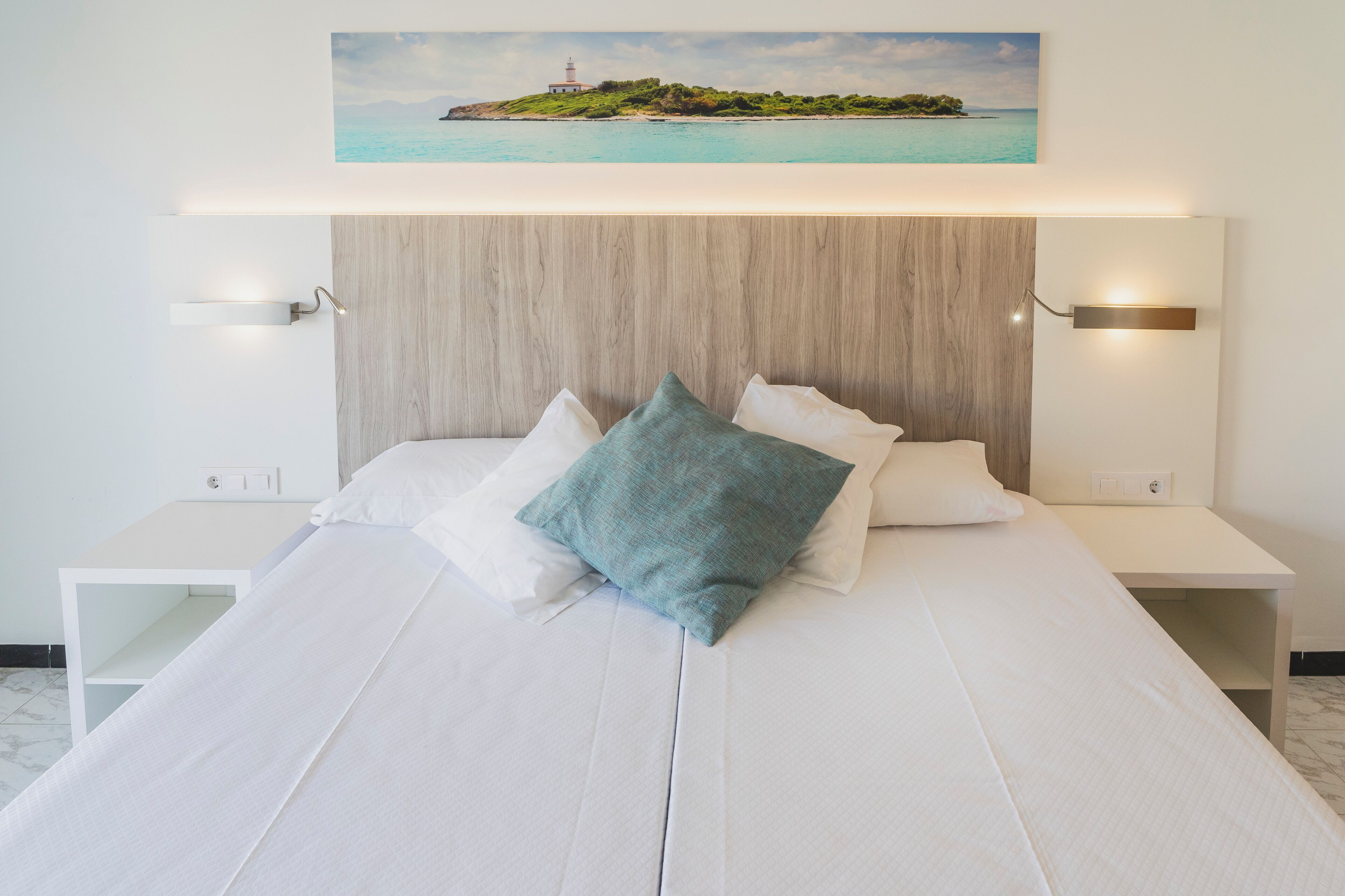 standard twin room | in-room safe, desk, cots/infant beds, free wifi