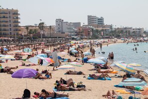 Beach nearby - Hotel Amic Gala (Palma de Mallorca)