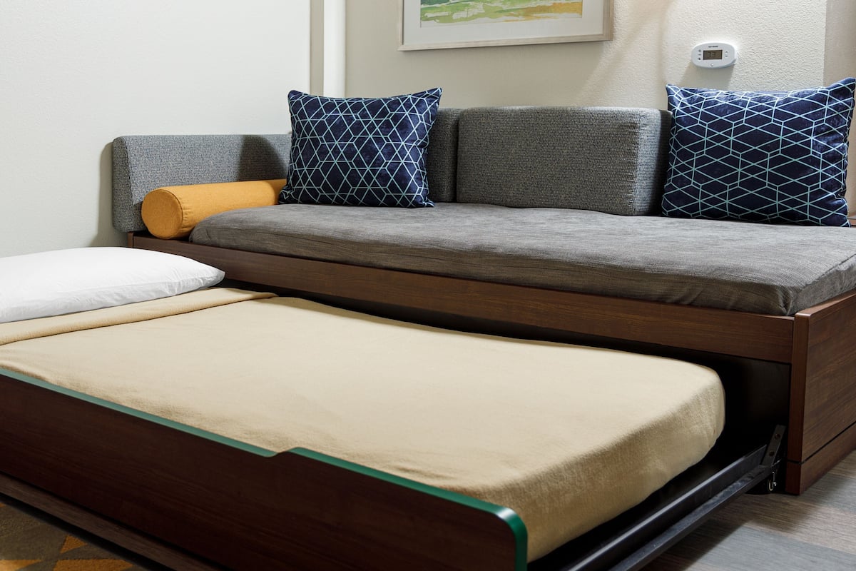 Standard Room, Multiple Beds | Room amenity