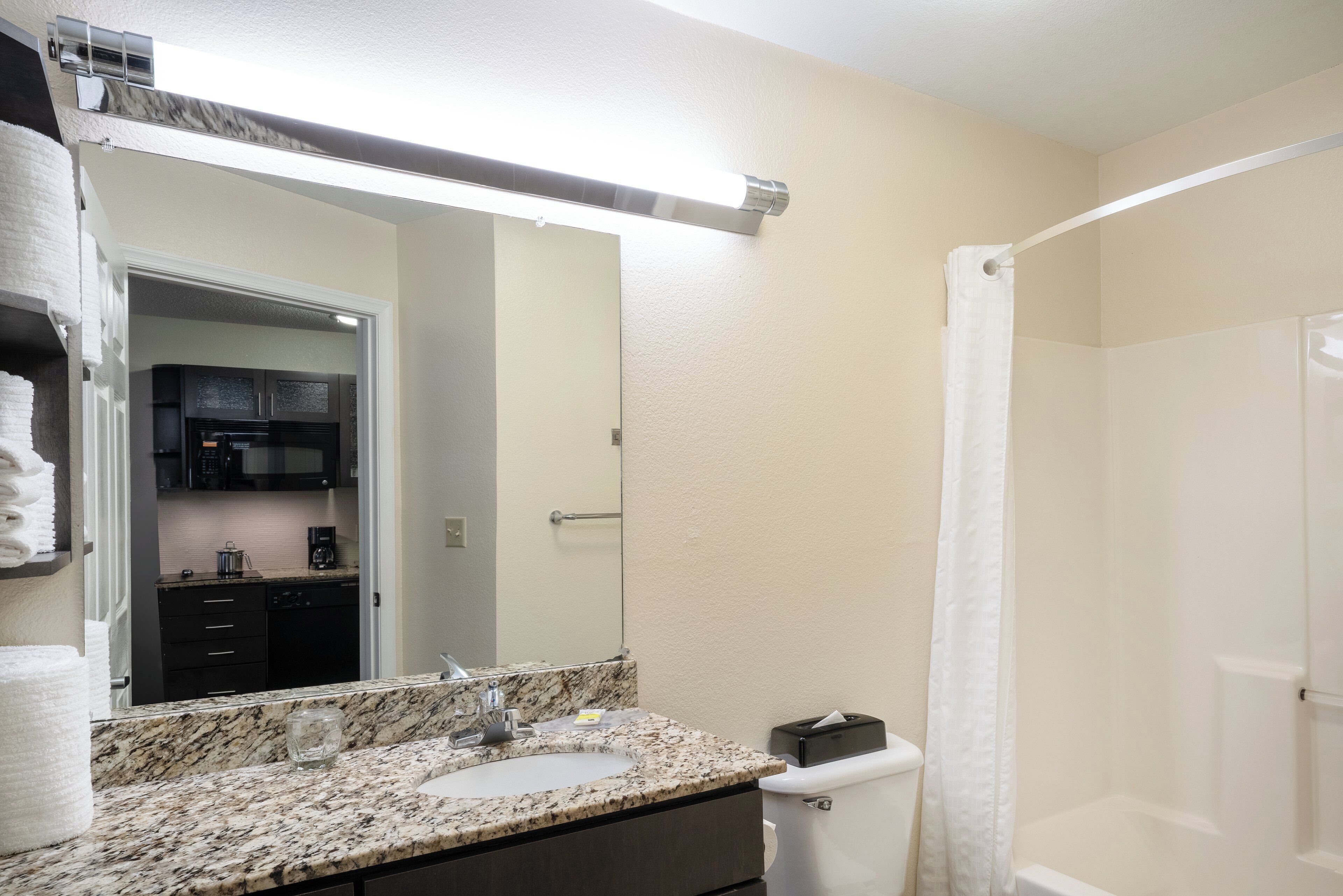 Combined shower/tub, free toiletries, hair dryer, towels