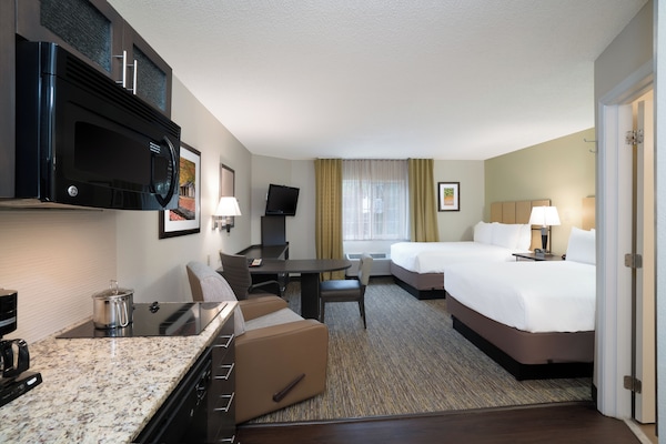 Studio Suite, 2 Double Beds | In-room safe, desk, iron/ironing board, WiFi (free)