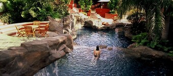 Kura Hulanda Village & Spa