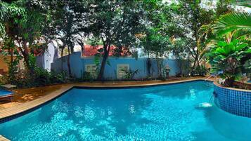 2 piscine all'aperto
