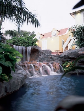 2 outdoor pools