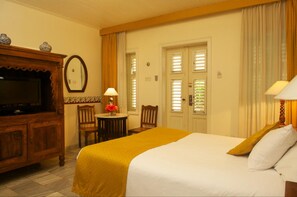 In-room safe, desk, iron/ironing board, free WiFi - Kura Hulanda Village & Spa (Willemstad)