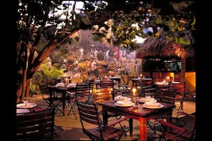 2 restaurants, breakfast, lunch, dinner served; international cuisine