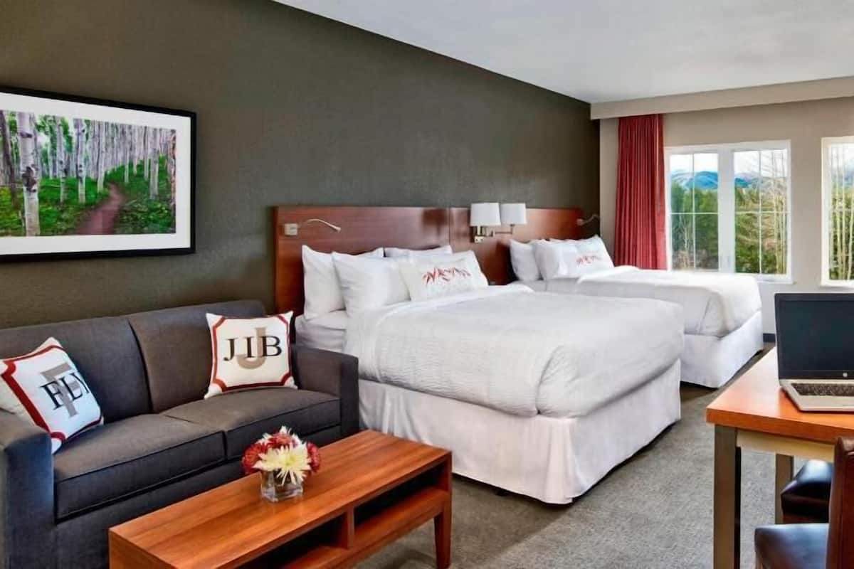 In-room safe, laptop workspace, iron/ironing board