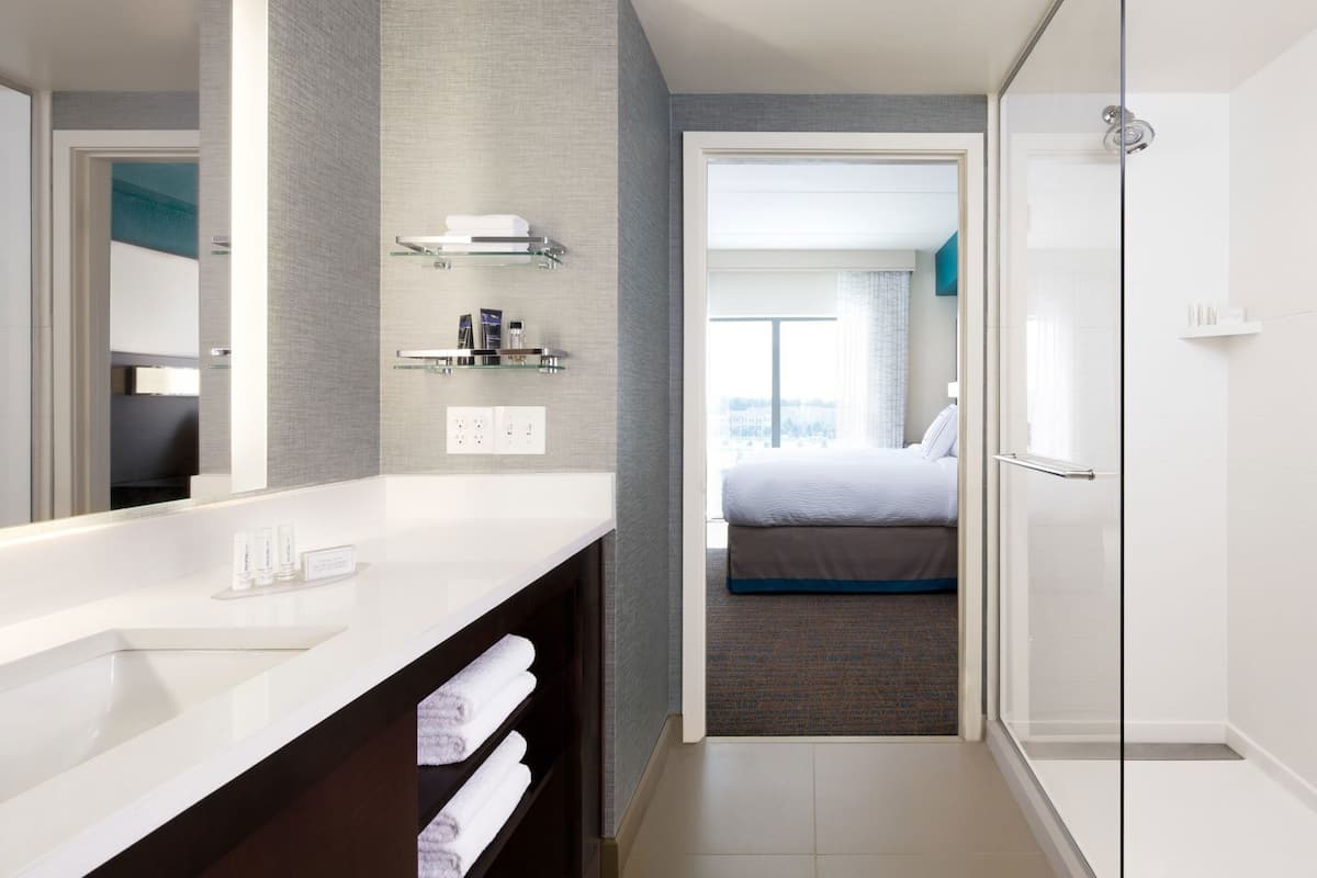 Bathroom | Free toiletries, hair dryer, towels, soap