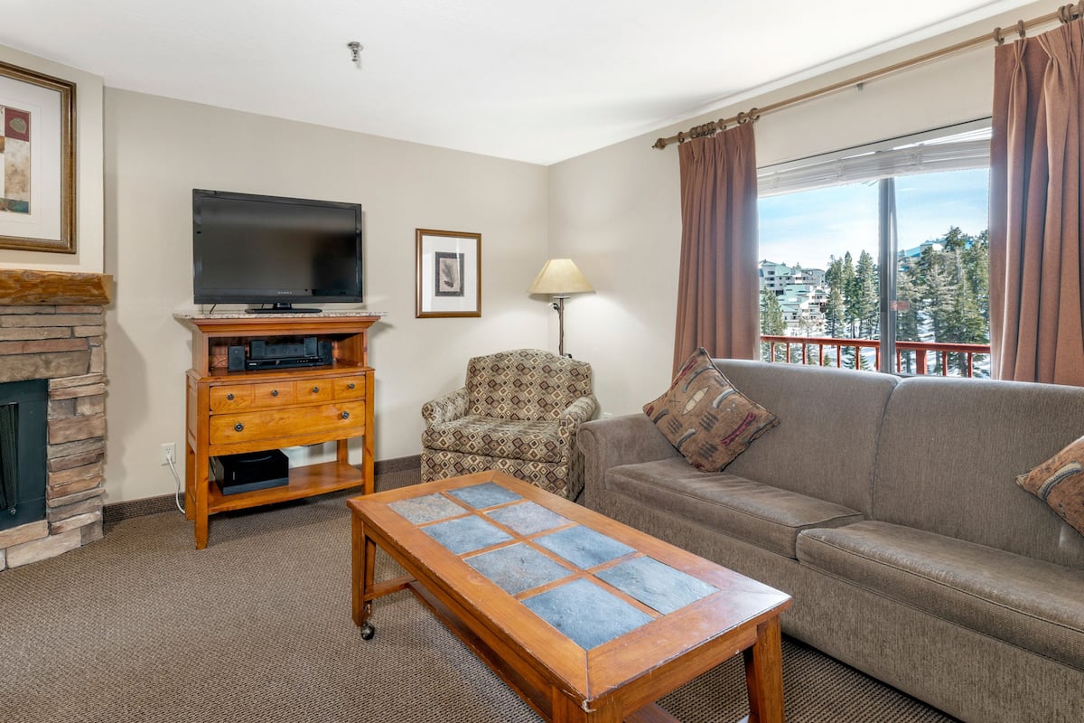 Villa, 1 Bedroom (Crest Pointe)