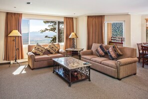 In-room safe, iron/ironing board, free cribs/infant beds, bed sheets - Holiday Inn Club Vacations Tahoe Ridge Resort by IHG (Stateline)