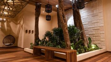 Sauna, Körperbehandlungen, Warmsteinmassagen, Tiefengewebe-Massagen