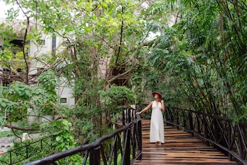Hotel Exterior at The Reef Playacar Beach Resort & Spa