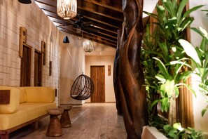 Sauna, tratamientos corporales, masajes con piedras calientes 