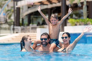 Outdoor pool, pool umbrellas, sun loungers