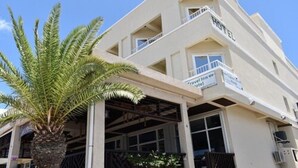 A hotel with a balcony and a sign that reads "Travel Inn Hotel". - Travel Inn Hotel (Simpson Bay)