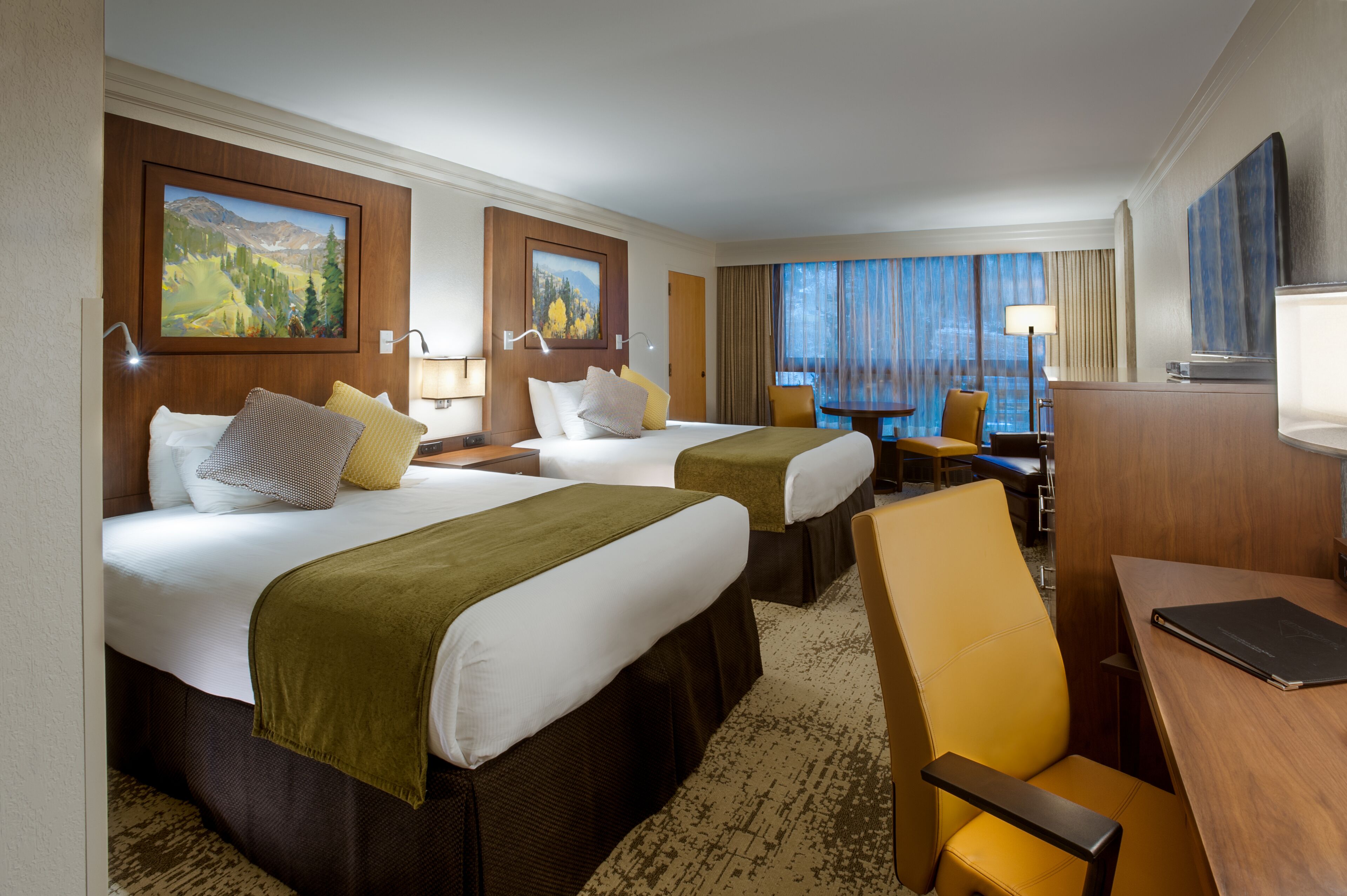 hypo-allergenic bedding, in-room safe, desk, blackout curtains