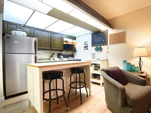 Condo, 1 Bedroom | Private kitchen | Fridge, microwave, oven, stovetop