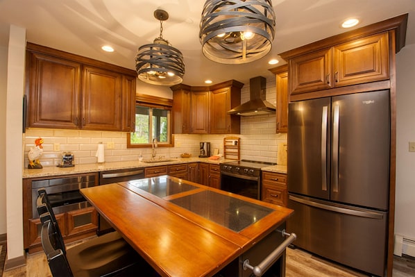 Condo, 3 Bedrooms | Private kitchen