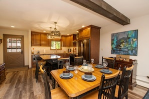 Condo, 3 Bedrooms | In-room dining