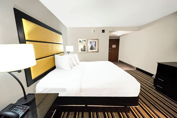 Suite, 1 King Bed | Premium bedding, desk, iron/ironing board, free WiFi
