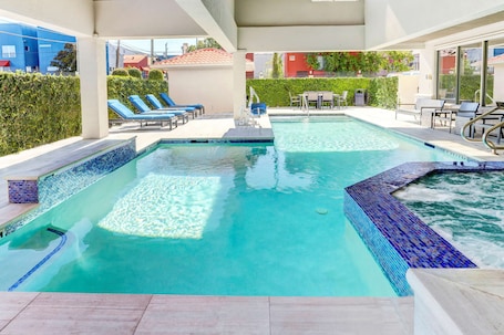 Outdoor pool, sun loungers