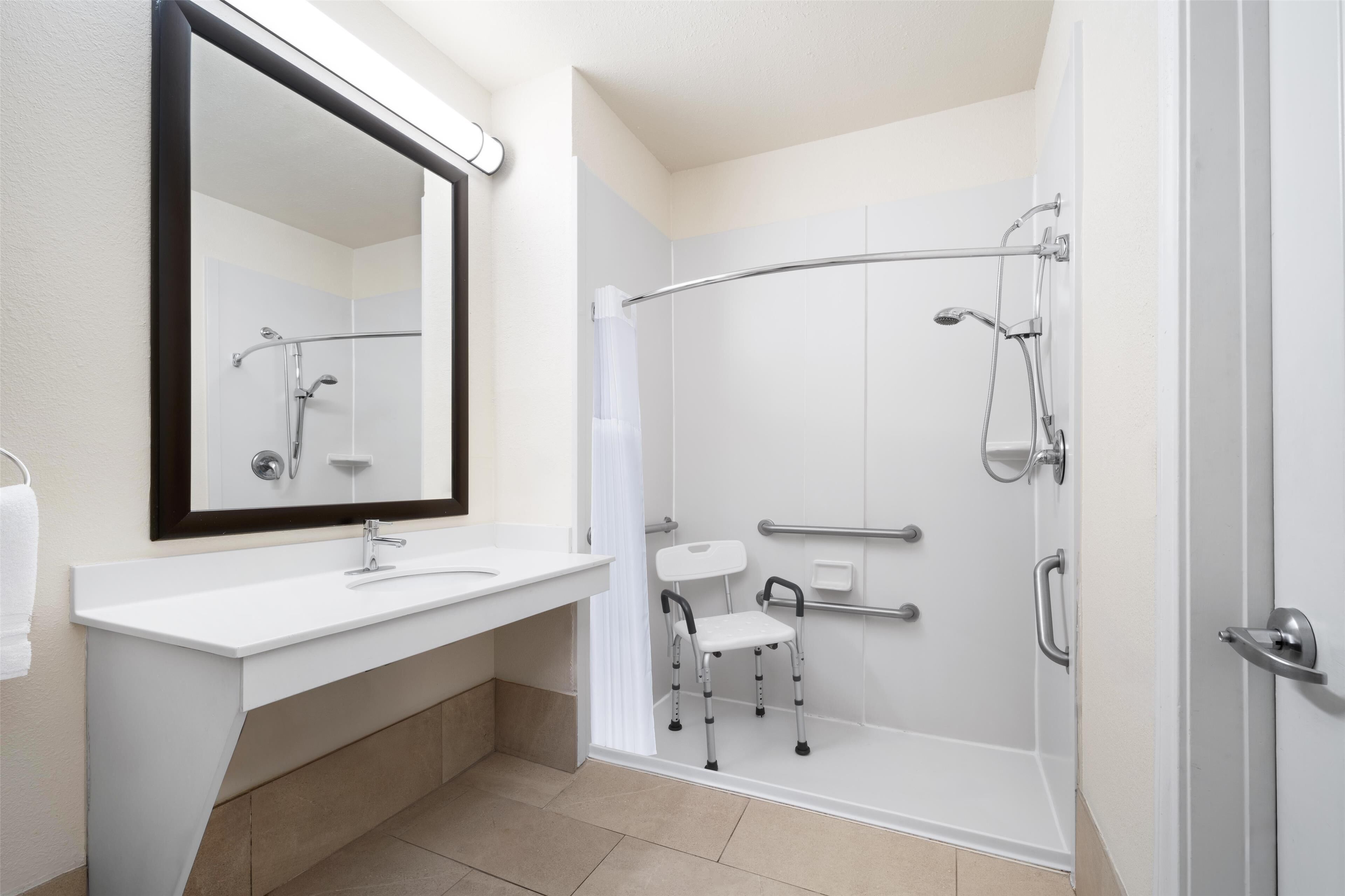 combined shower/bathtub, free toiletries, hair dryer, towels