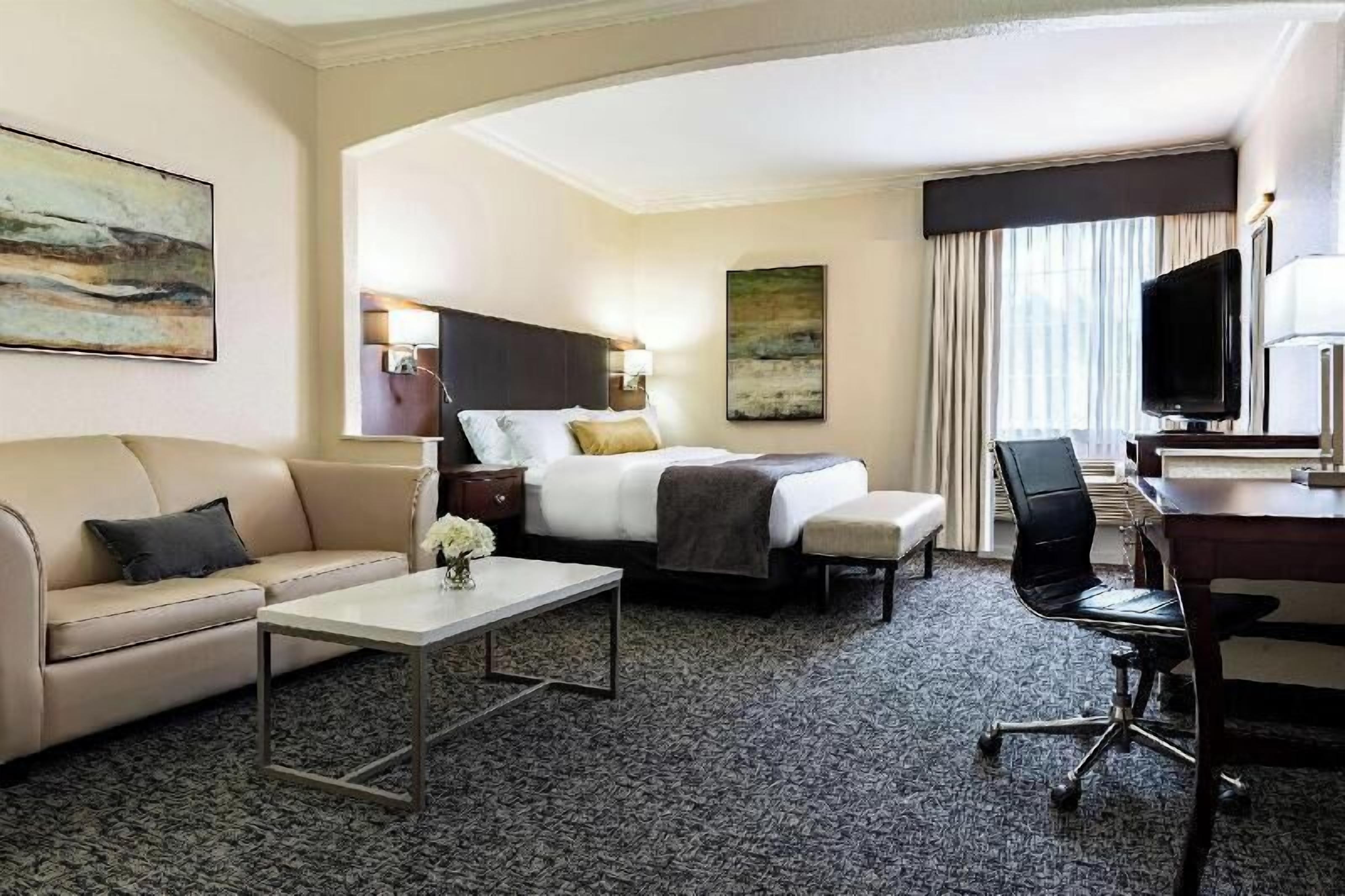 Pillowtop beds, in-room safe, desk, laptop workspace
