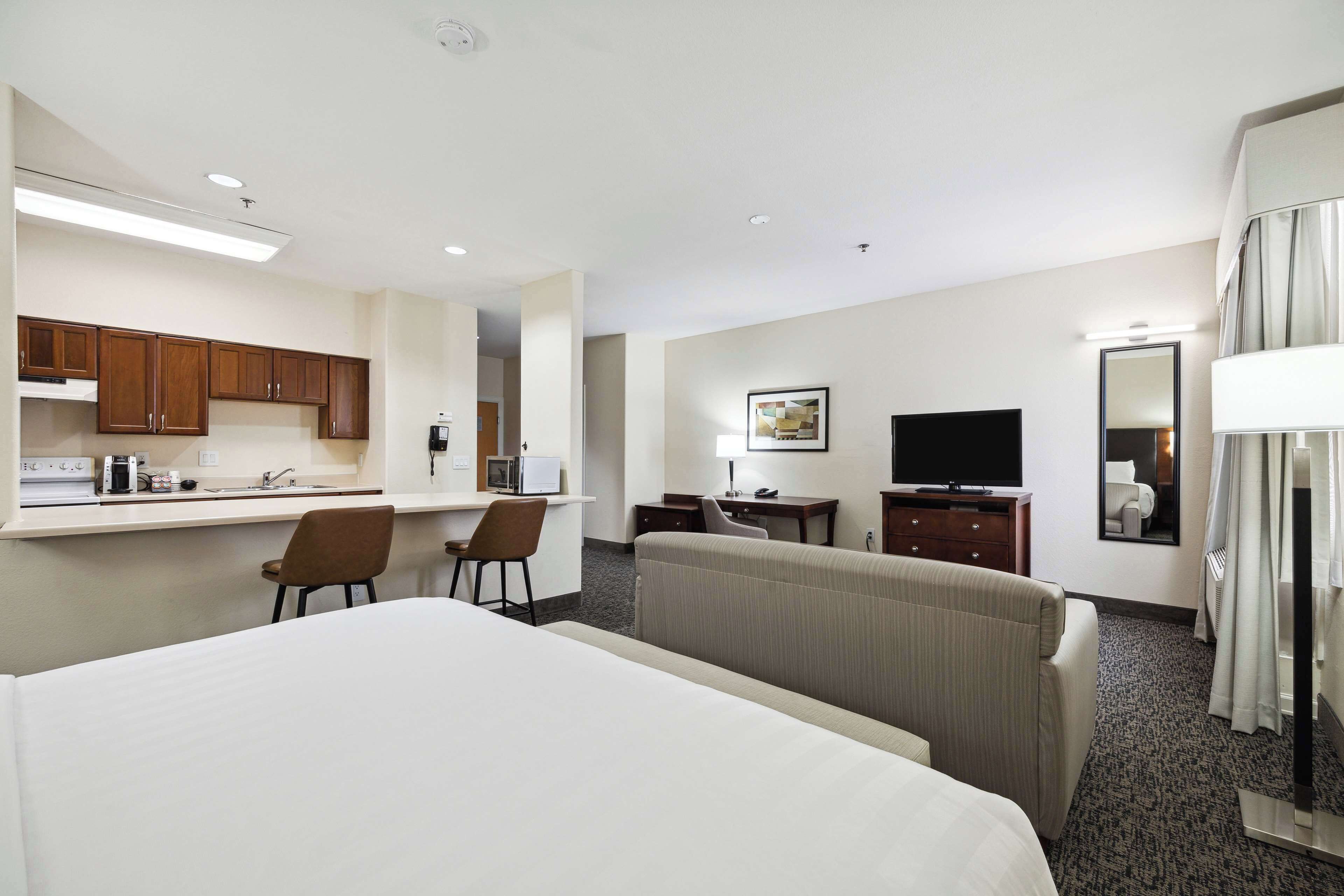 suite, 1 king bed, non smoking, kitchen | 1 bedroom, pillow-top beds, in-room safe, desk