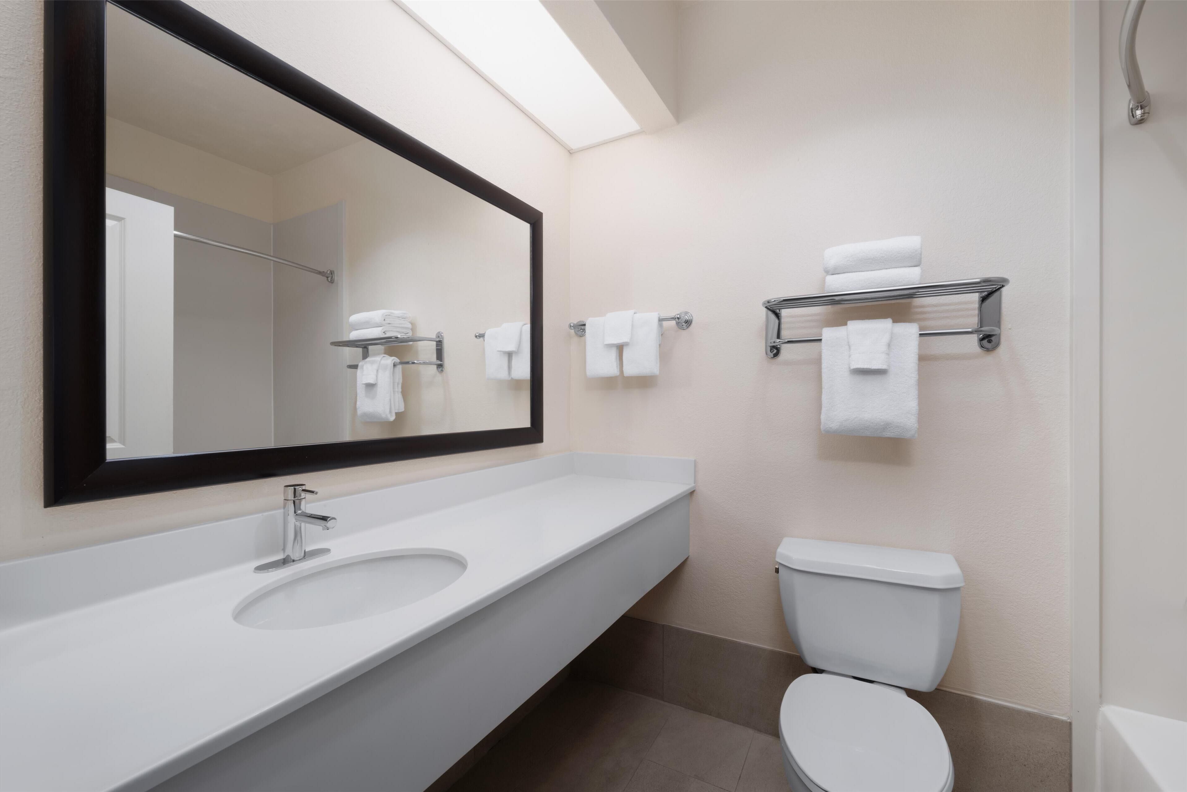 combined shower/bathtub, free toiletries, hair dryer, towels