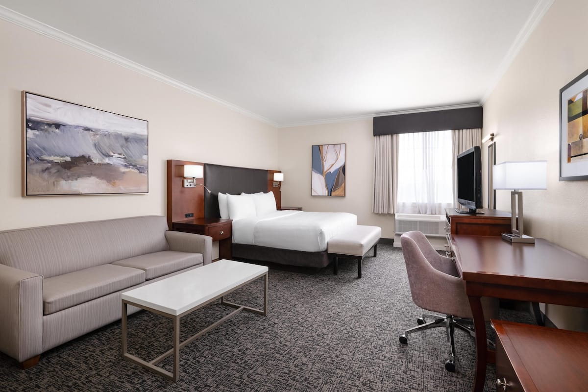Pillowtop beds, in-room safe, desk, laptop workspace