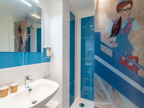 Room, 2 Single Beds (Pop) | Soundproofing, free cots/infant beds, free WiFi, bed sheets - greet Hotel Bordeaux Aeroport (Merignac)